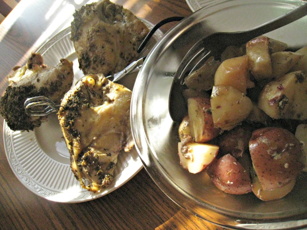 Crock Pot Greek Chicken and Potatoes #crockpot #chicken #cleaneating